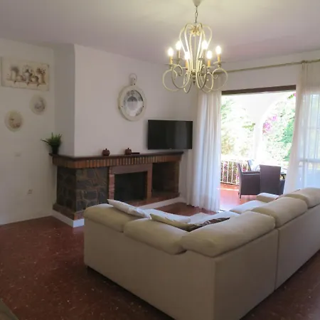 Casa Santorini Las Chapas Marbella